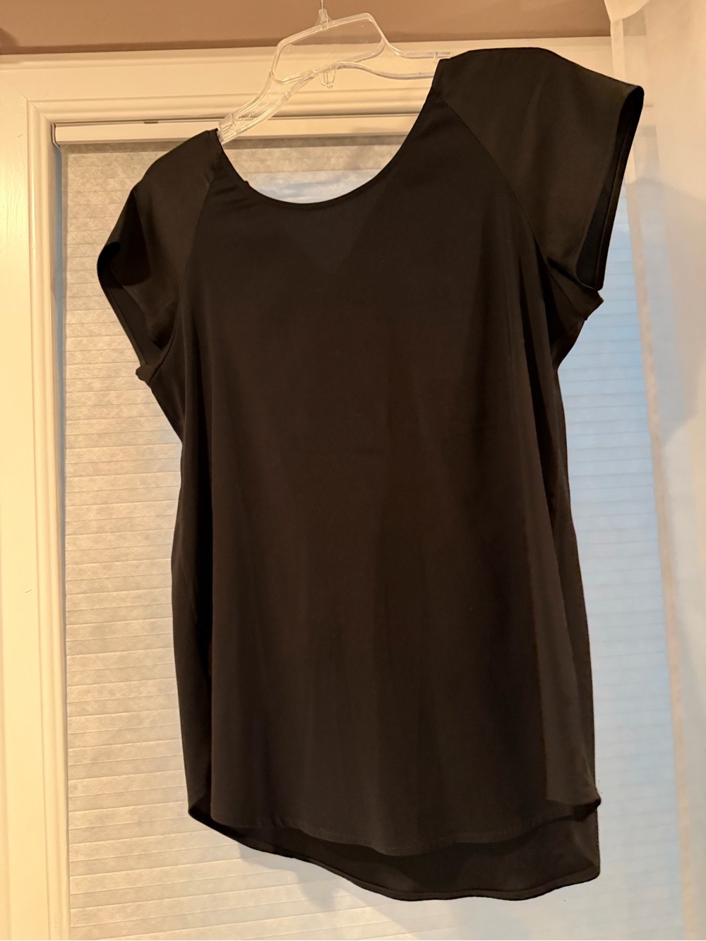 Women's Black Short-Sleeve Scoop Neck Tee
